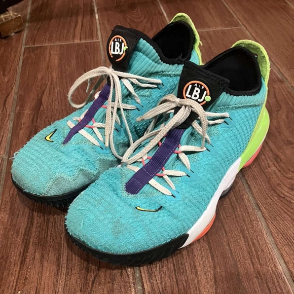 Nike LeBron 16 low air max trainer 2 size 10.5 - Picture 1 of 4